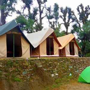 Camping in Deoria Tal